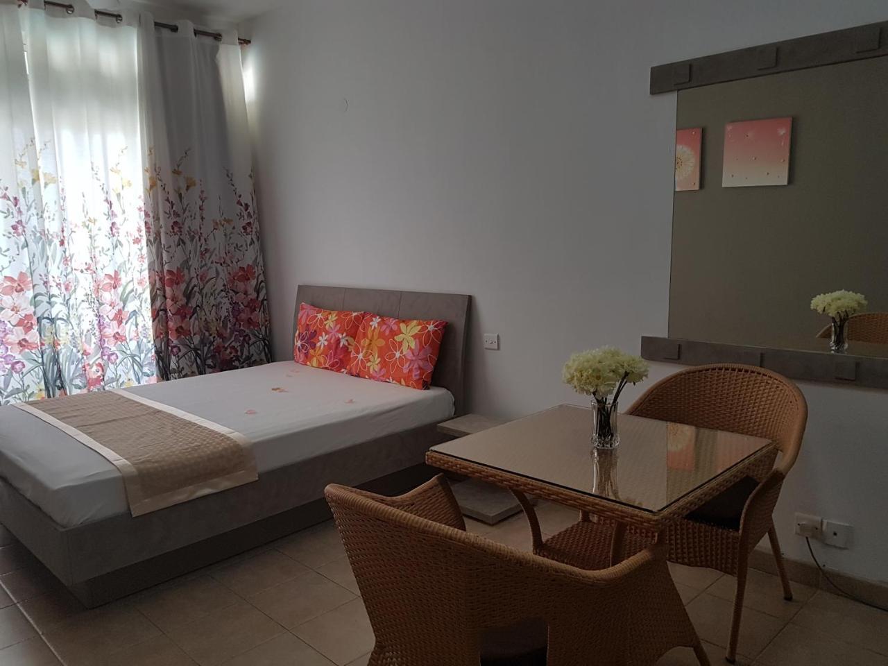 West Coast View Studios & Appartment Flic en Flac Екстер'єр фото
